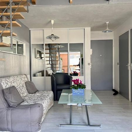 Joli Et Spacieux Studio Avec Garage Au Bord De Mer เฟรฌูส ภายนอก รูปภาพ